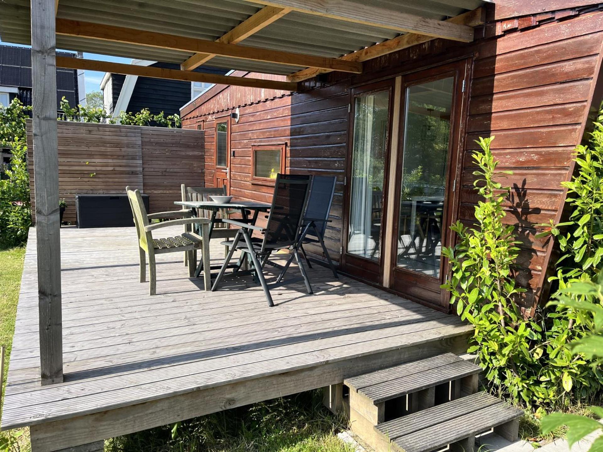 Vrijstaand Chalet Met Veel Buitenruimte En Veranda Zuid-Scharwoude Exterior foto