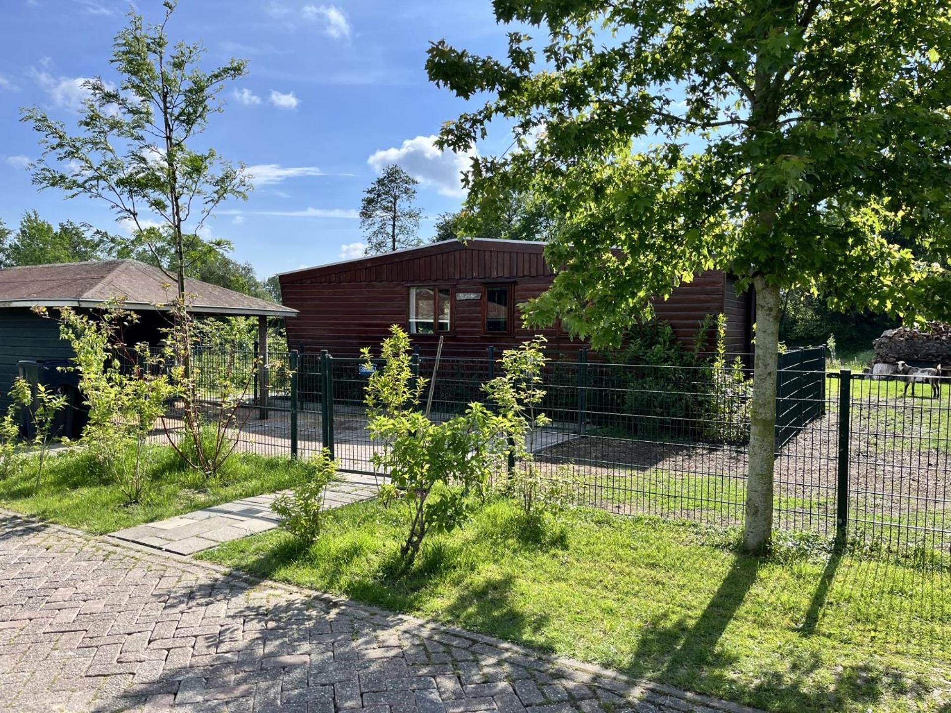 Vrijstaand Chalet Met Veel Buitenruimte En Veranda Vila Zuid-Scharwoude Exterior foto